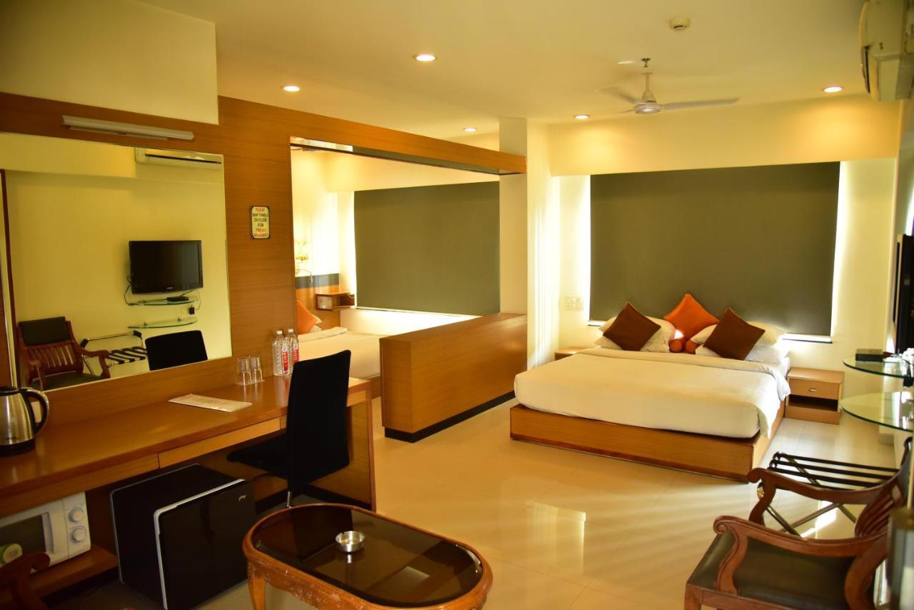 Hi 5 Hotel & Experience Nashik Eksteriør billede