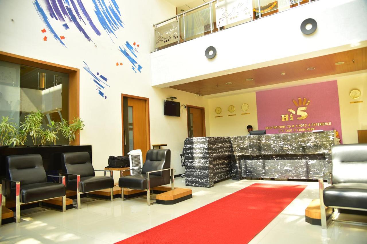 Hi 5 Hotel & Experience Nashik Eksteriør billede