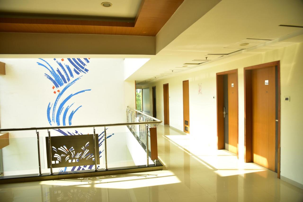 Hi 5 Hotel & Experience Nashik Eksteriør billede