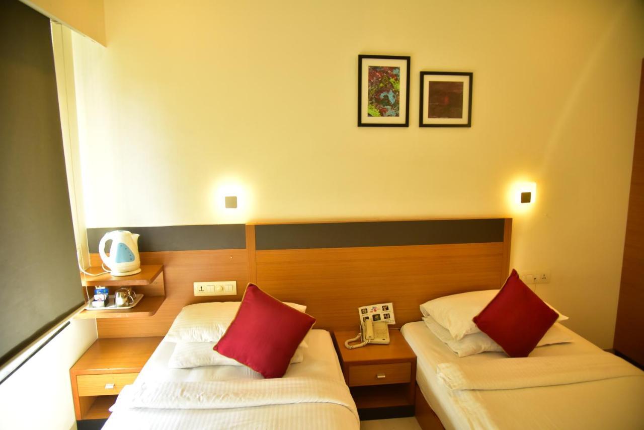 Hi 5 Hotel & Experience Nashik Eksteriør billede