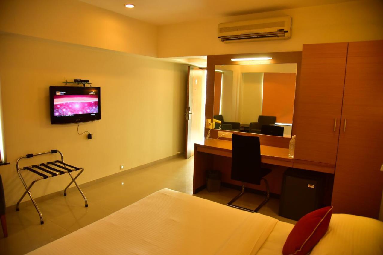 Hi 5 Hotel & Experience Nashik Eksteriør billede