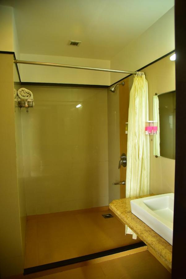 Hi 5 Hotel & Experience Nashik Eksteriør billede