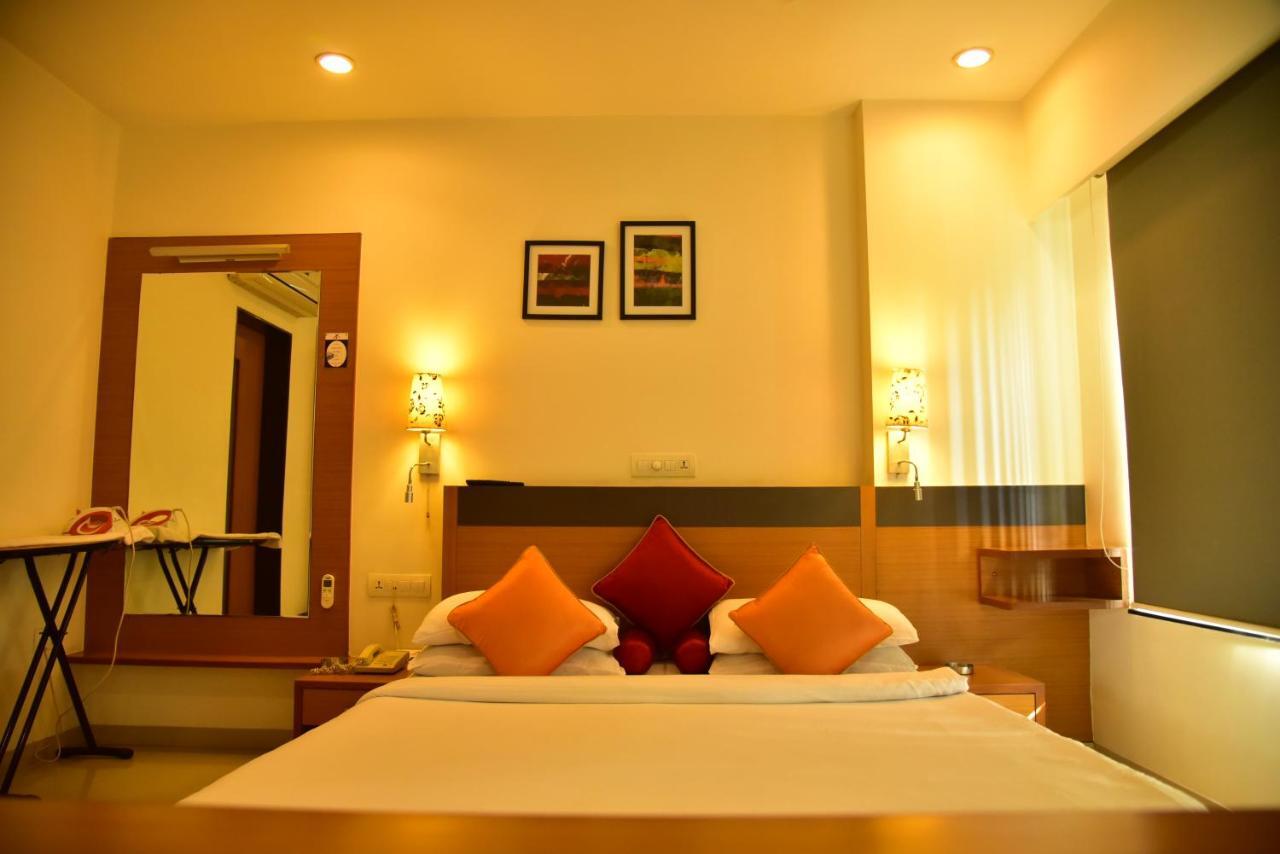 Hi 5 Hotel & Experience Nashik Eksteriør billede