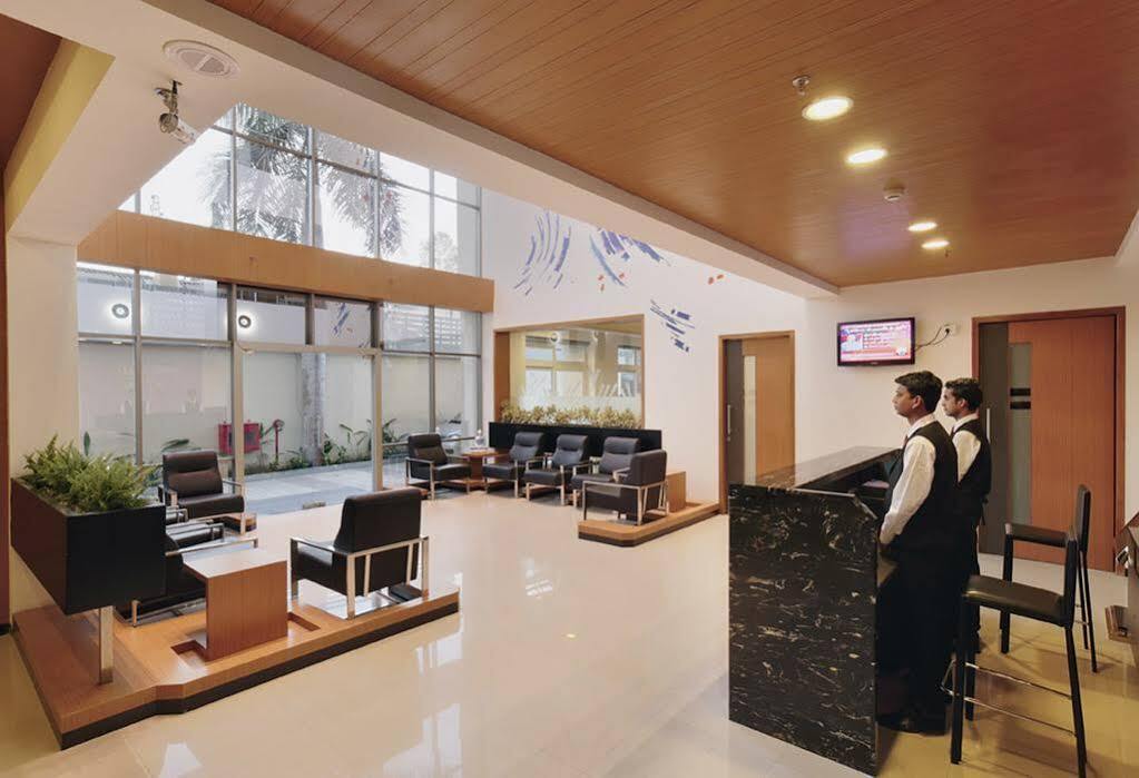 Hi 5 Hotel & Experience Nashik Eksteriør billede