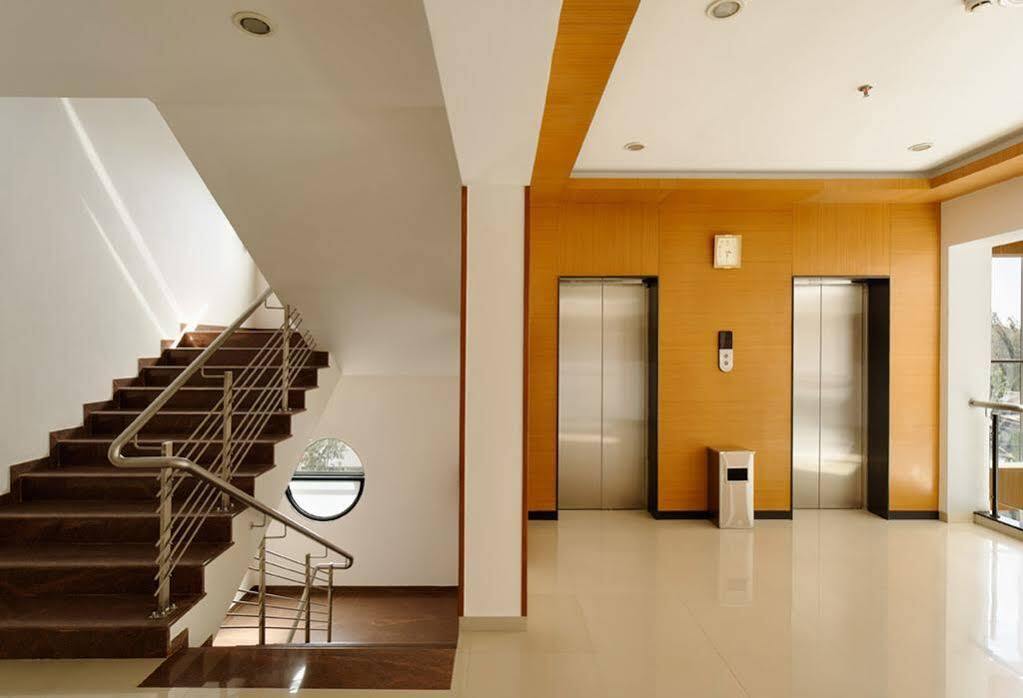 Hi 5 Hotel & Experience Nashik Eksteriør billede