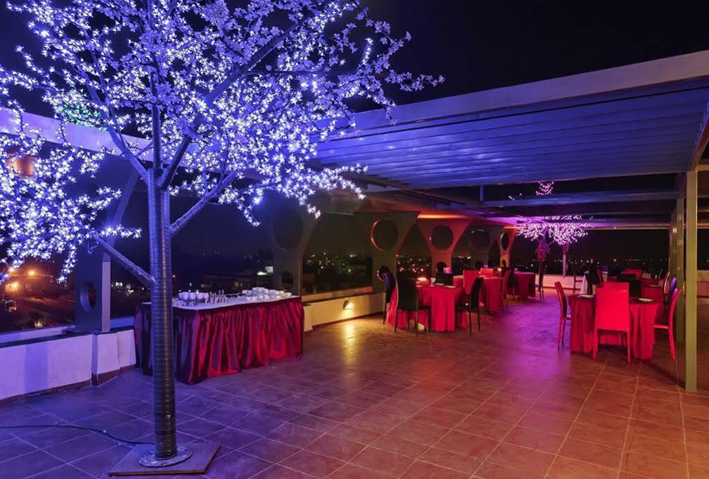 Hi 5 Hotel & Experience Nashik Eksteriør billede