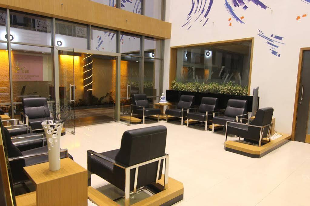 Hi 5 Hotel & Experience Nashik Eksteriør billede