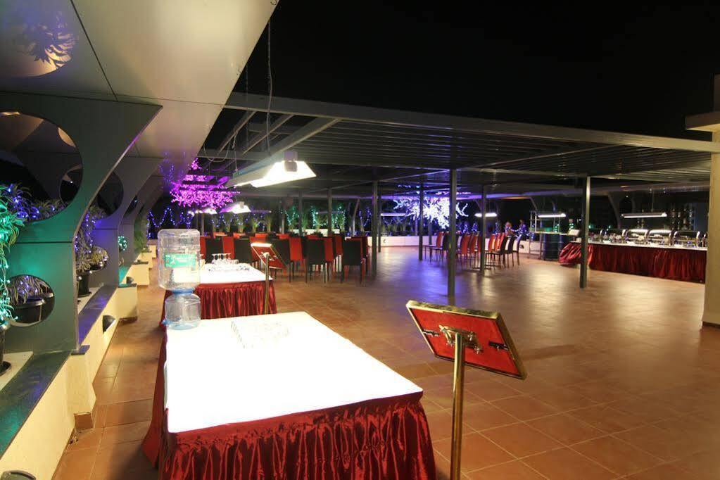 Hi 5 Hotel & Experience Nashik Eksteriør billede